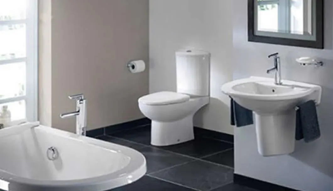 Modern bathroom with tub, toilet and pedestal sink